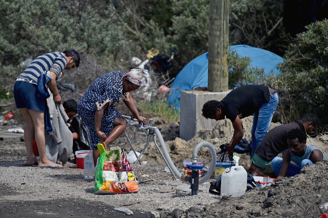 Immigrazione, sono due i morti a Calais. Le foto Immigrazione, sono due i morti a Calais. Le foto