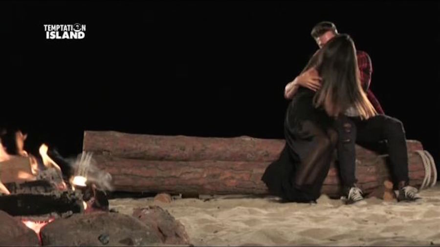 Temptation Island: trionfa l’amore, le coppie non scoppiano Temptation Island: trionfa l’amore, le coppie non scoppiano