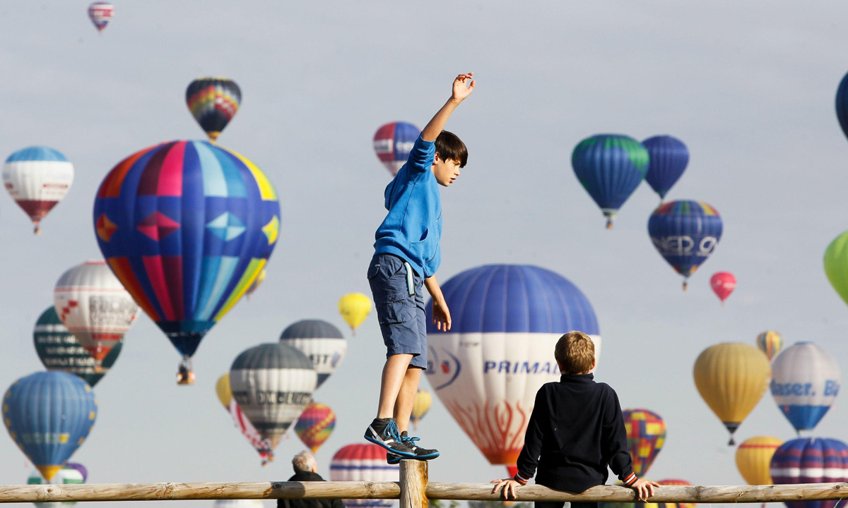 Francia, il Festival mondiale delle mongolfiere