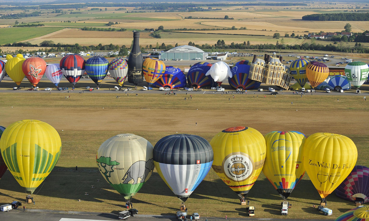 Francia, il Festival mondiale delle mongolfiere