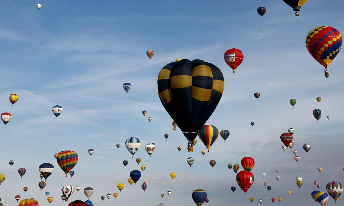 Francia, il Festival mondiale delle mongolfiere