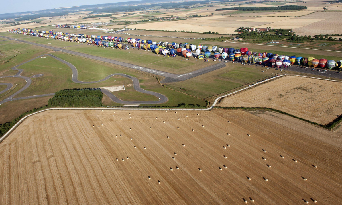 Francia, il Festival mondiale delle mongolfiere