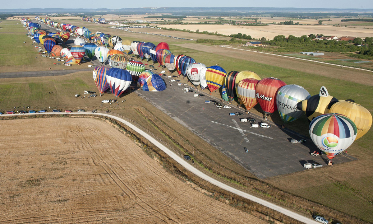 Francia, il Festival mondiale delle mongolfiere