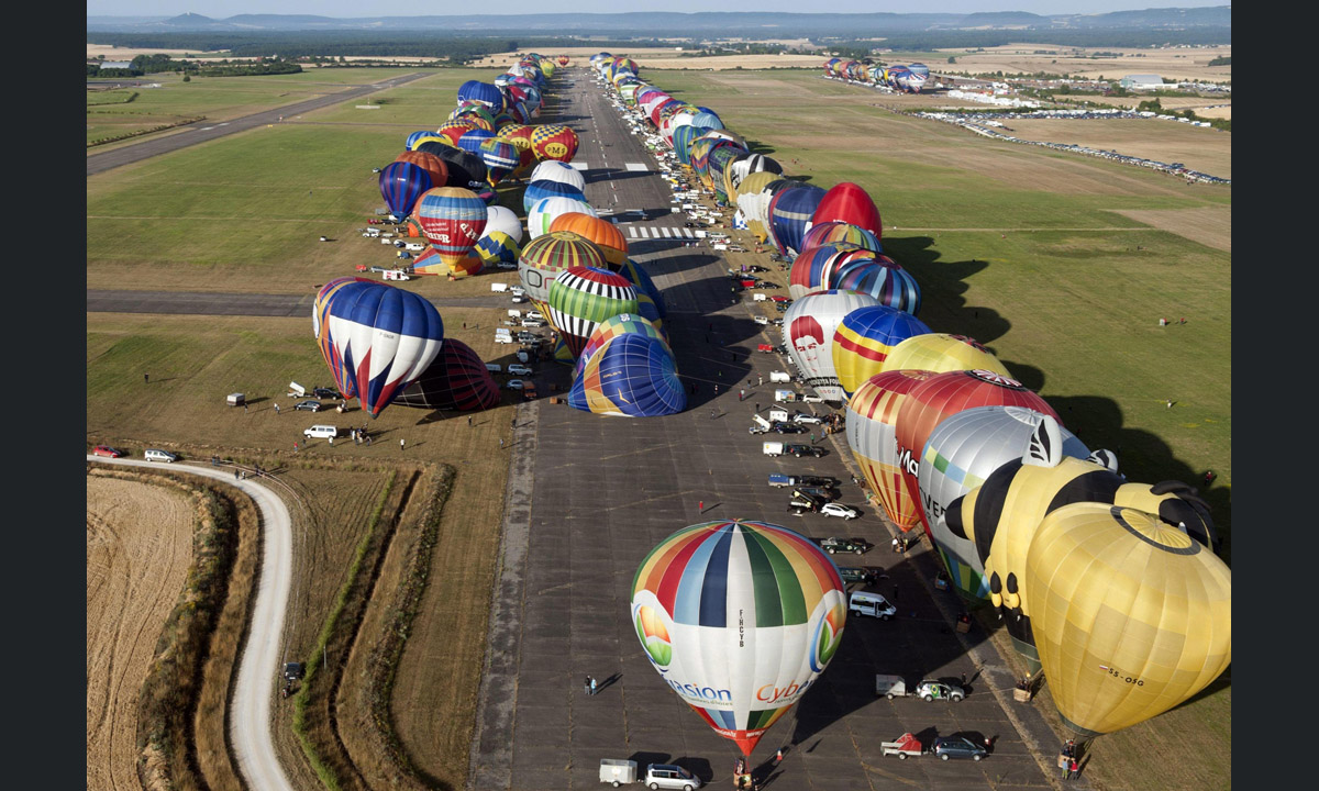 Francia, il Festival mondiale delle mongolfiere