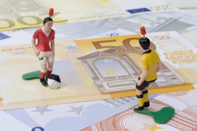 La proprietà dei cartellini di calciatori vietata da oggi a privati e fondi