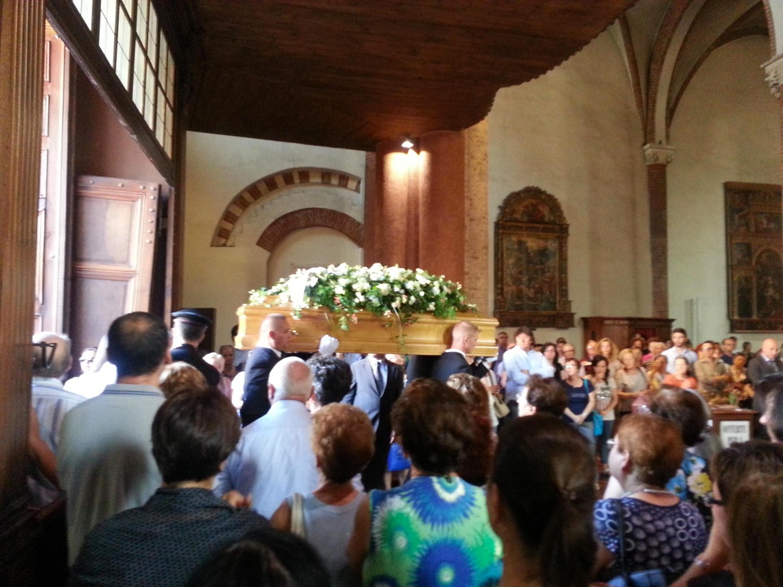 Folletto sarebbe stato in ospedale mentre la tabaccaia moriva