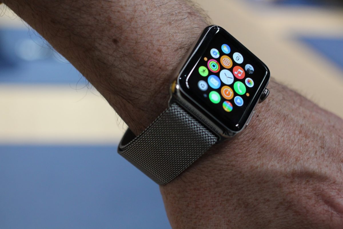 Galleria foto 'Apple: il Watch vende più dell’iPhone e dell’iPad agli esordi' - foto 24