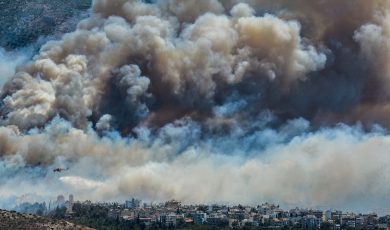 Incendi in Grecia: Tsipras chiede aiuto alla Ue – Le foto