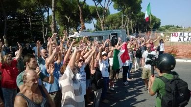 Scontri Polizia-residenti a Casale San Nicola