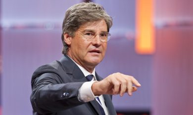 Ascolti 15/7: Rai 1 e Canale 5 appaiati, mentre vola Del Debbio