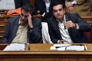 La Grecia vota le riforme, Syriza si spacca