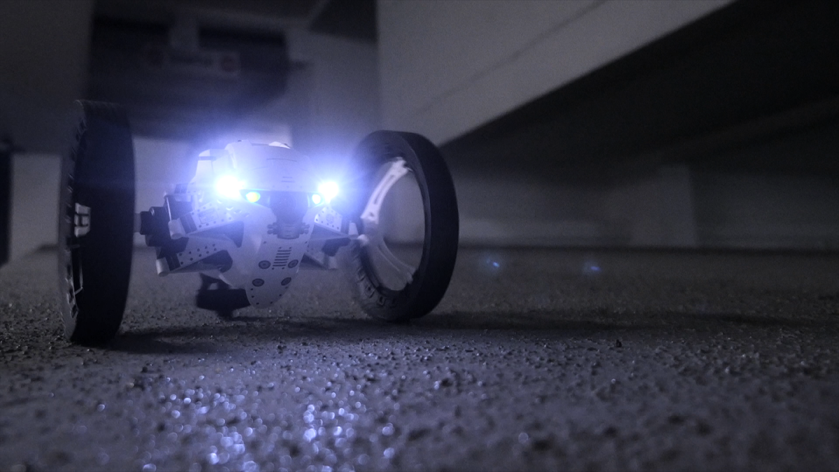 Galleria foto 'Parrot: i nuovi minidroni vanno in cielo, in terra e… in acqua' - foto 24