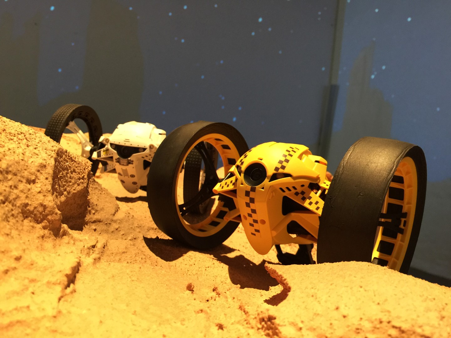 Parrot: i nuovi minidroni vanno in cielo, in terra e… in acqua Parrot: i nuovi minidroni vanno in cielo, in terra e… in acqua