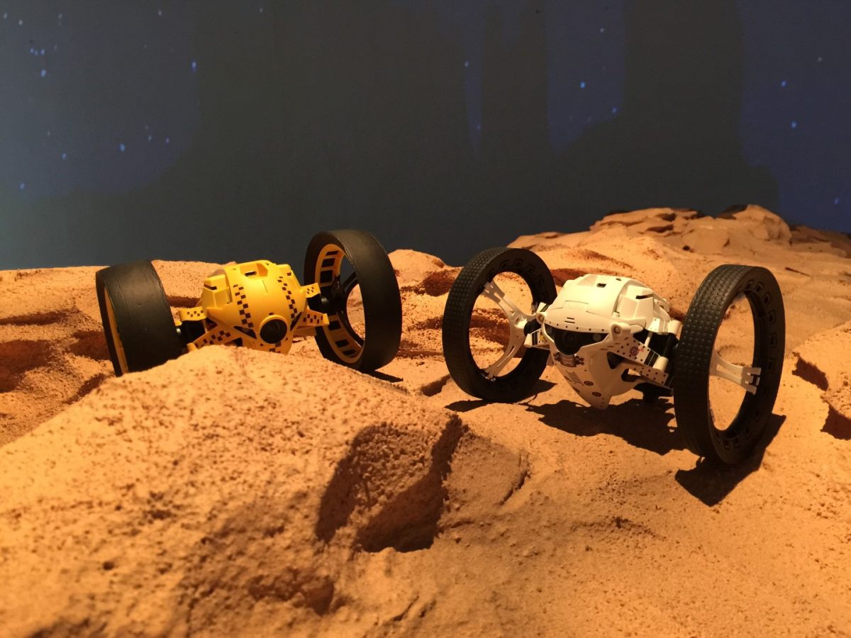 Galleria foto 'Parrot: i nuovi minidroni vanno in cielo, in terra e… in acqua' - foto 14