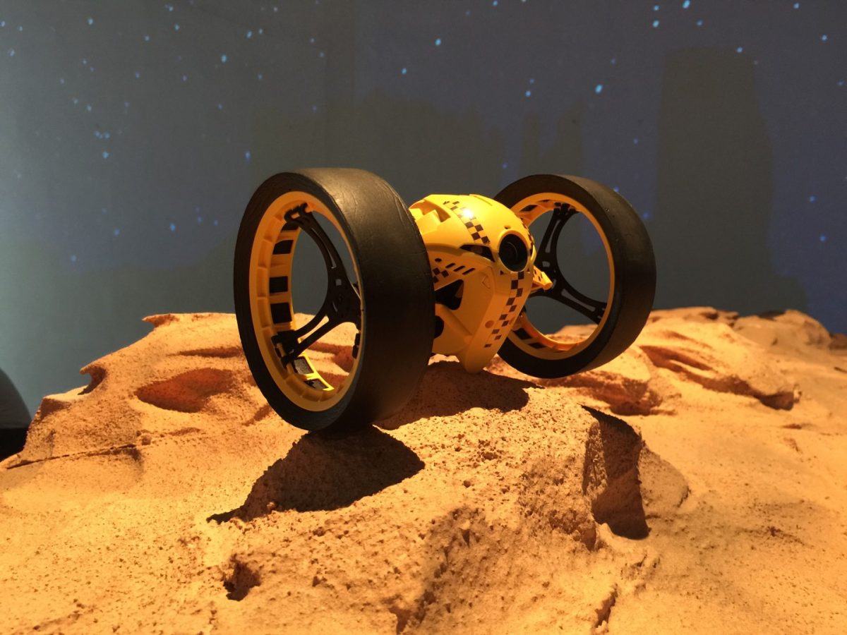 Galleria foto 'Parrot: i nuovi minidroni vanno in cielo, in terra e… in acqua' - foto 3