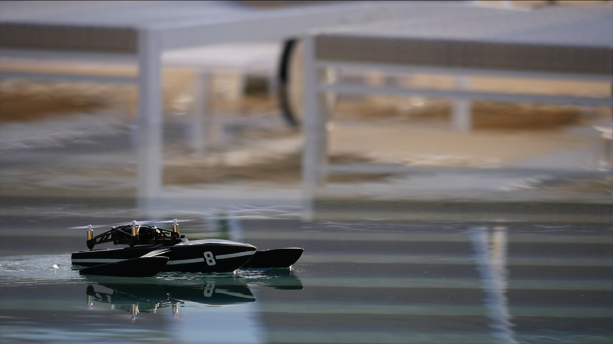 Galleria foto 'Parrot: i nuovi minidroni vanno in cielo, in terra e… in acqua' - foto 8