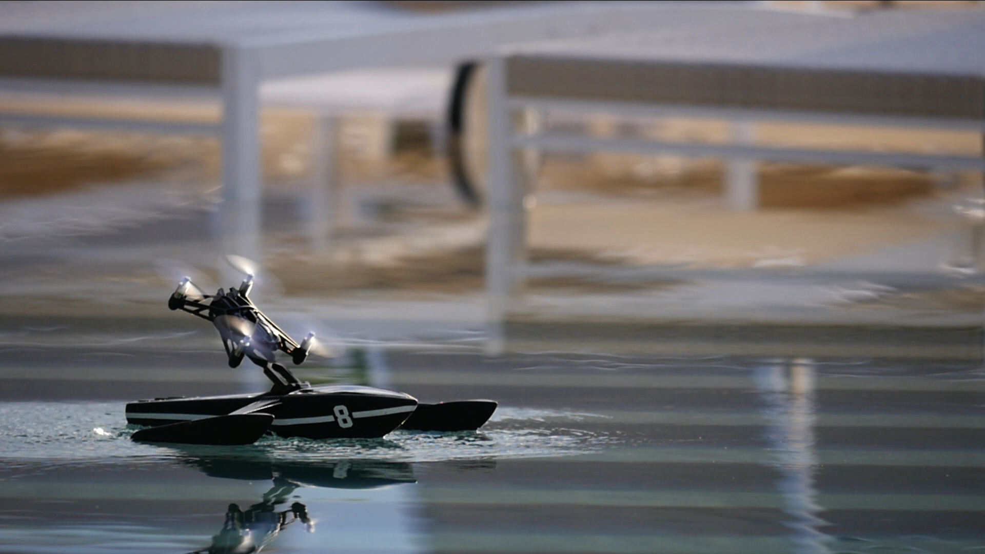 Parrot: i nuovi minidroni vanno in cielo, in terra e… in acqua Parrot: i nuovi minidroni vanno in cielo, in terra e… in acqua