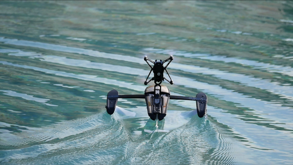 Galleria foto 'Parrot: i nuovi minidroni vanno in cielo, in terra e… in acqua' - foto 10