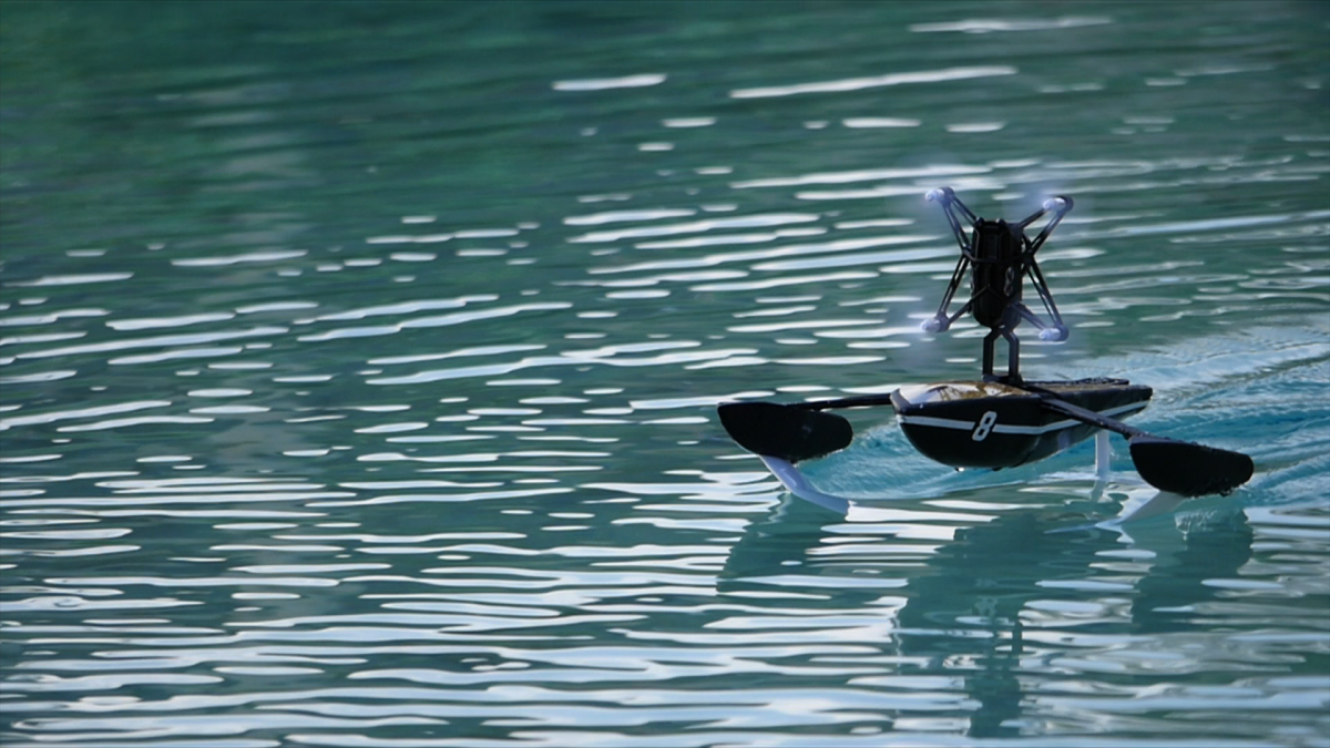 Galleria foto 'Parrot: i nuovi minidroni vanno in cielo, in terra e… in acqua' - foto 11