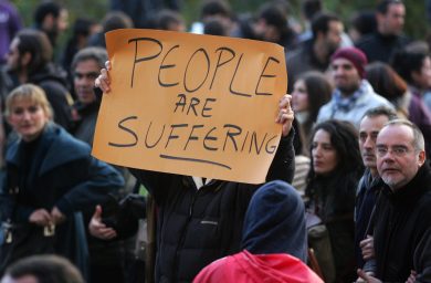 Grecia: tra tasse e pensioni, chi pagherà il prezzo dell’accordo