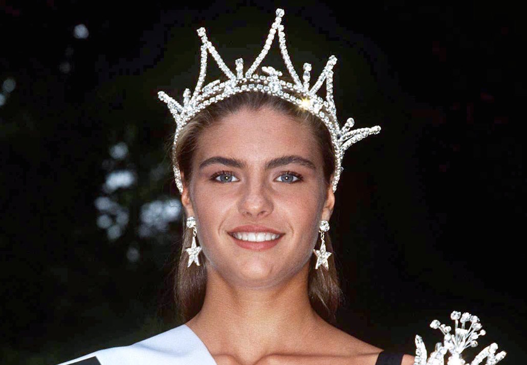 Martina Colombari, il fascino discreto dei 40 anni Martina Colombari, il fascino discreto dei 40 anni