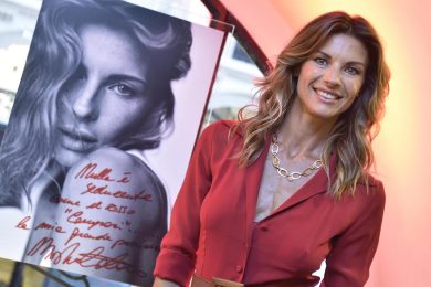 Martina Colombari, il fascino discreto dei 40 anni