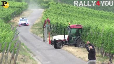 Rally trattore invade la strada