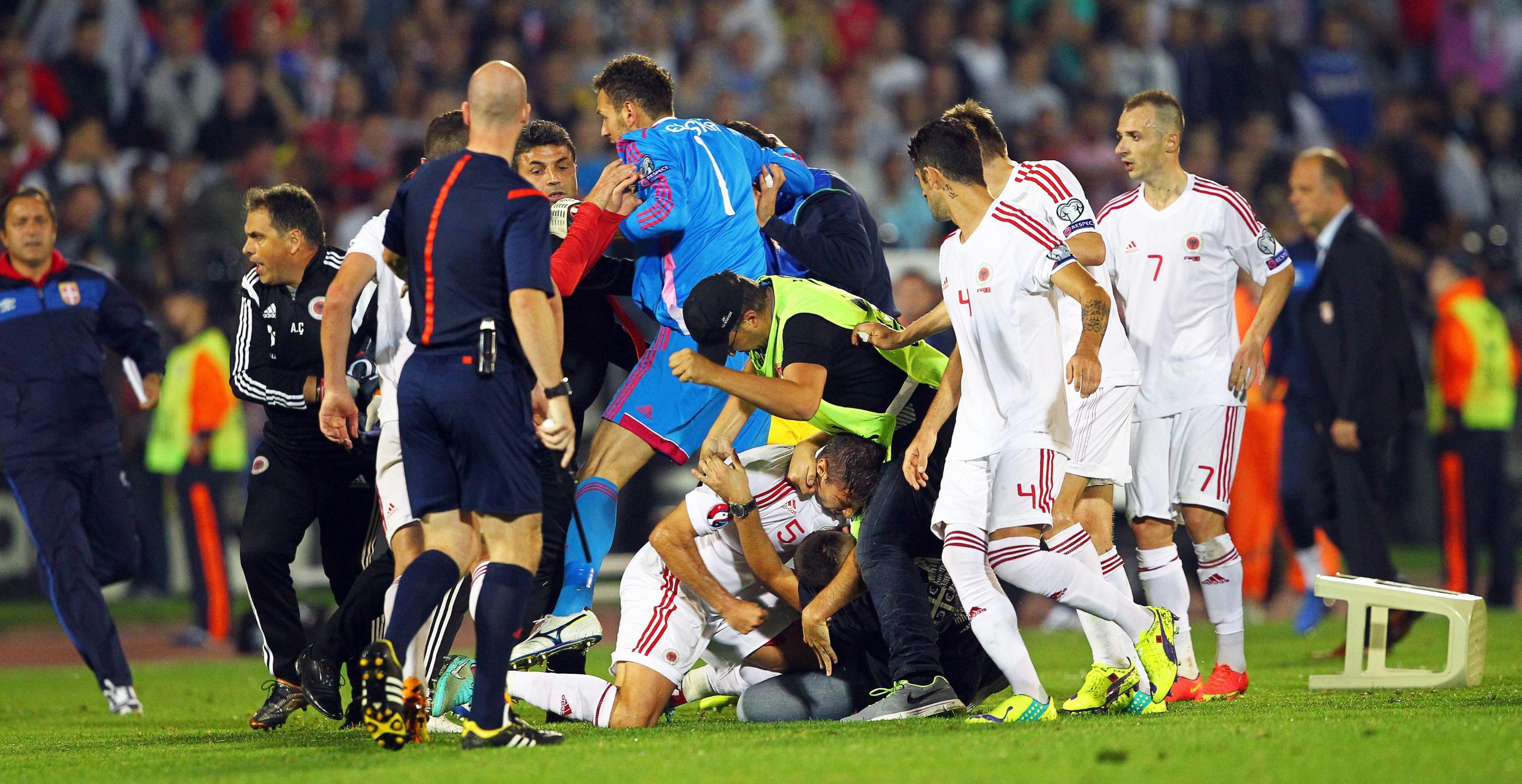 Droni e scontri in Serbia – Albania: vittoria a tavolino per gli albanesi