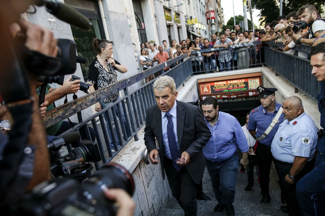 Roma, tre denunciati per la morte del bambino nella metro