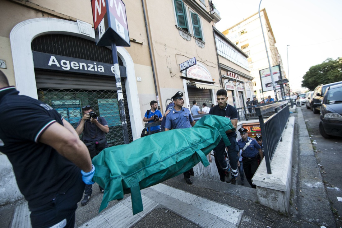 Roma, tre denunciati per la morte del bambino nella metro