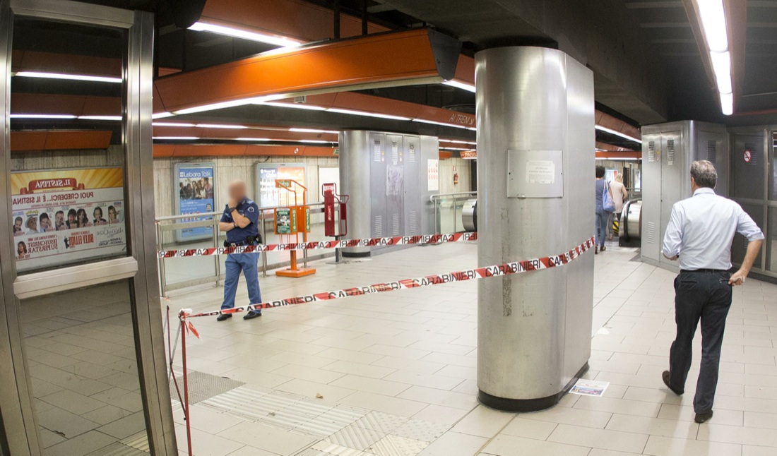 Roma, tre denunciati per la morte del bambino nella metro
