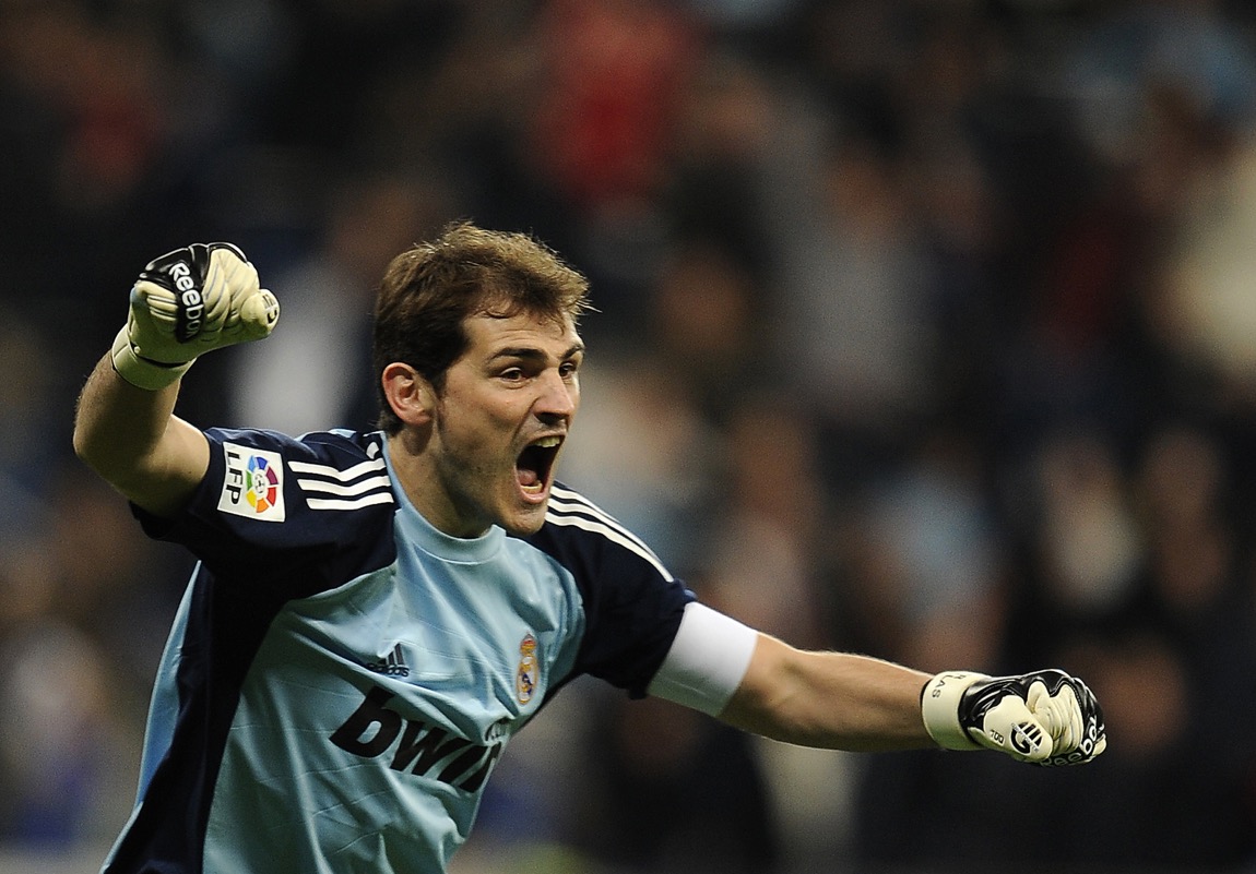 Iker Casillas lascia il Real Madrid: le foto di 25 anni di trionfi