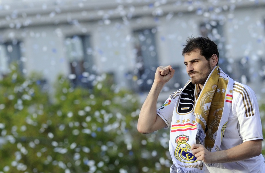 Iker Casillas lascia il Real Madrid: le foto di 25 anni di trionfi