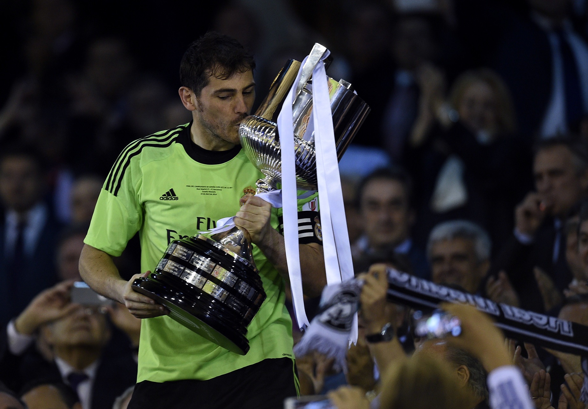 Iker Casillas lascia il Real Madrid: le foto di 25 anni di trionfi