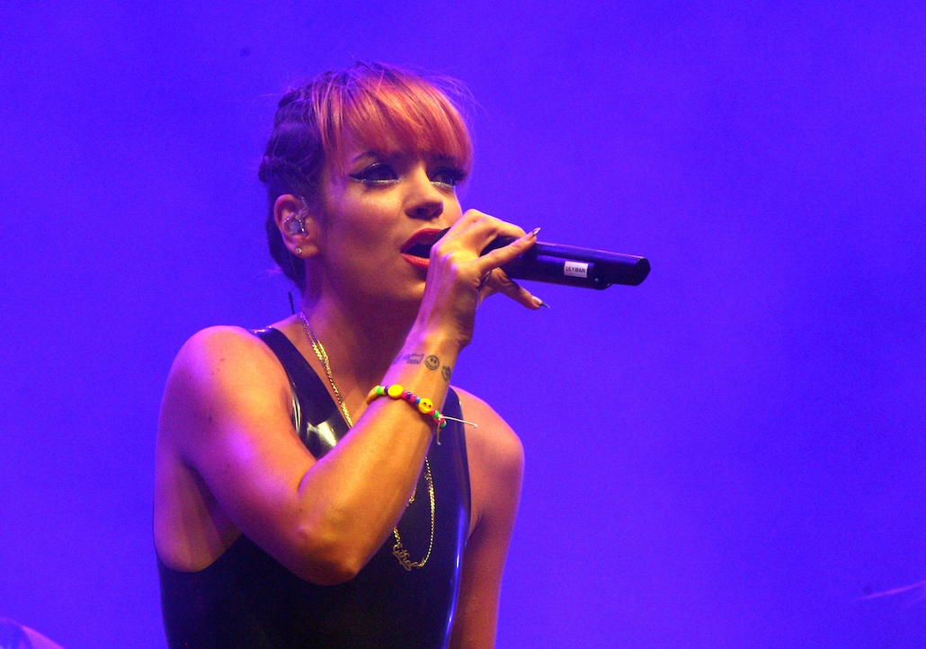 Tinder: stop ai profili finti, arriva la spunta blu per i vip Tinder: stop ai profili finti, arriva la spunta blu per i vip