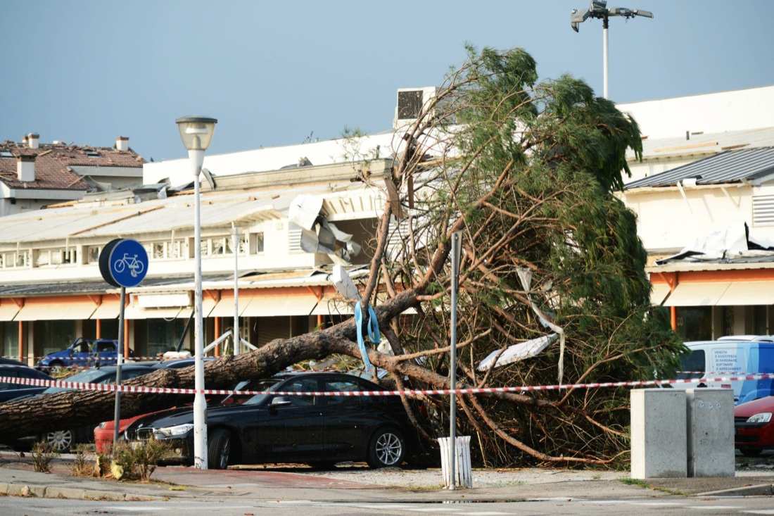 Tromba d’aria nel veneziano – foto – video Tromba d’aria nel veneziano – foto – video