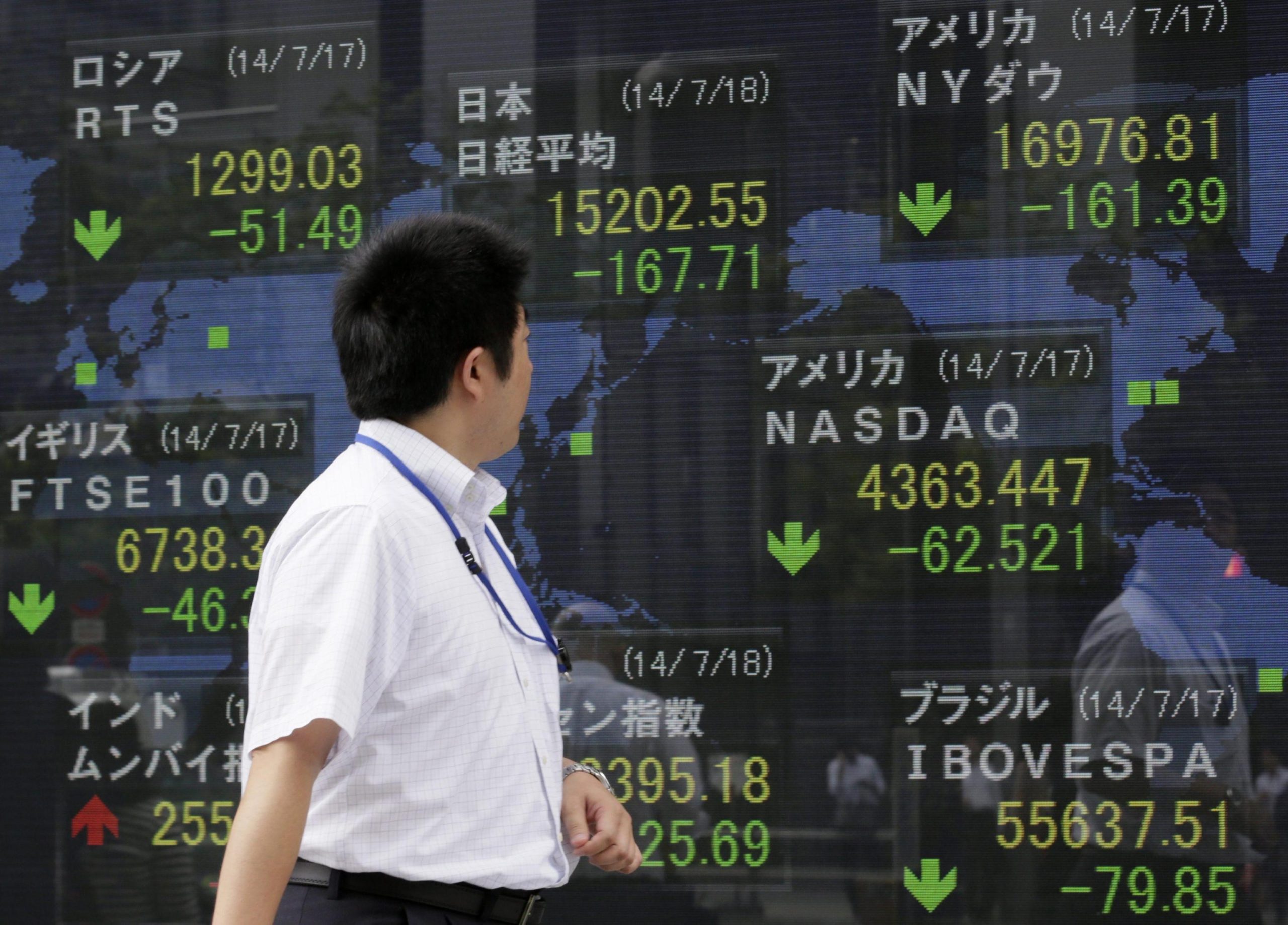 Cina: la polizia indaga sui crolli della Borsa Cina: la polizia indaga sui crolli della Borsa