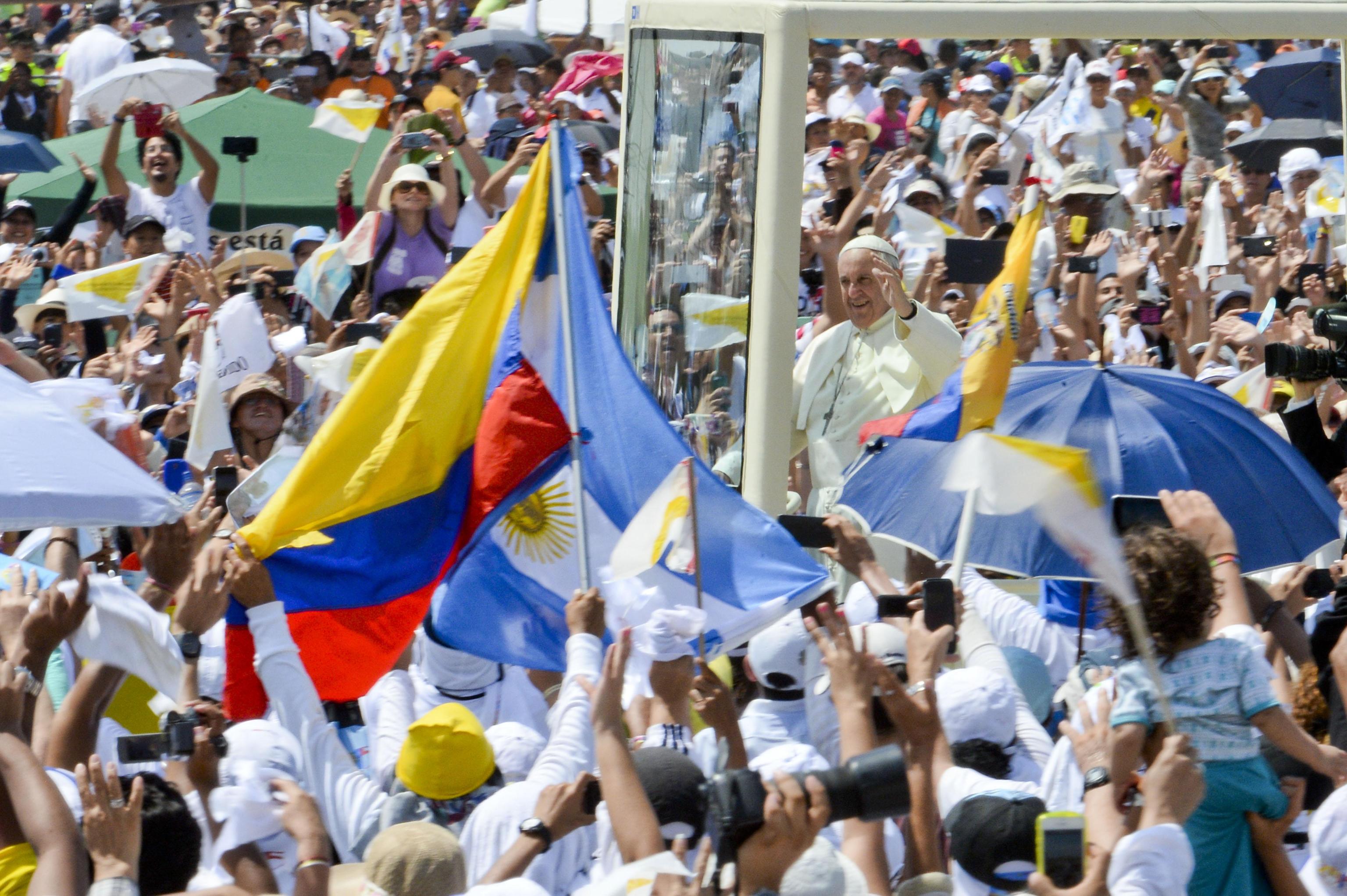 Il Papa lascia l’Ecuador e i movimenti per i diritti civili gli dicono grazie