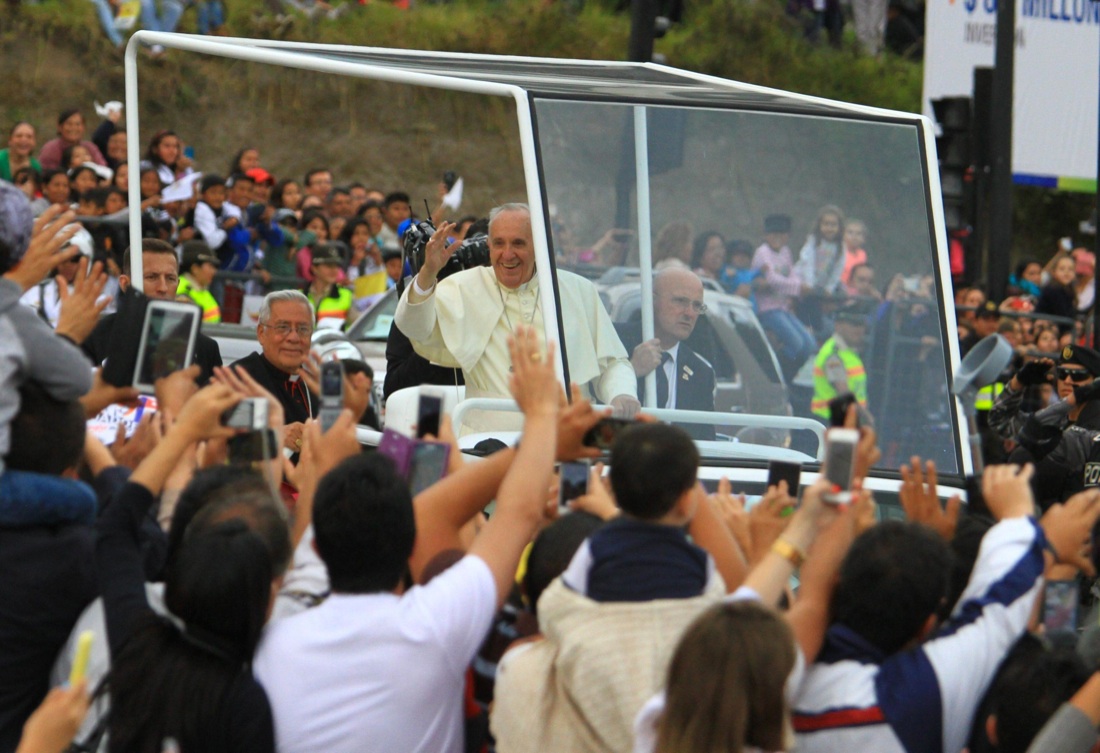 Il Papa lascia l’Ecuador e i movimenti per i diritti civili gli dicono grazie