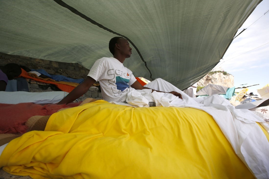 Ventimiglia: dopo un mese continua l’attesa per varcare il confine