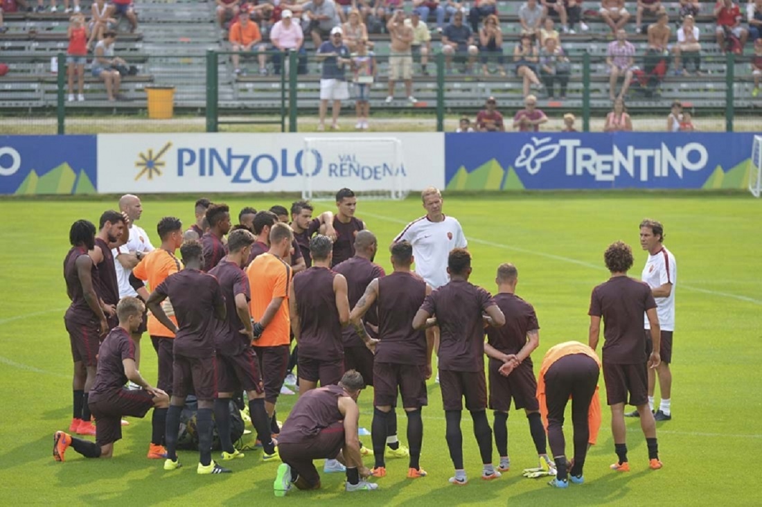 Via al ritiro per Roma e Fiorentina. Le foto dei primi allenamenti Via al ritiro per Roma e Fiorentina. Le foto dei primi allenamenti