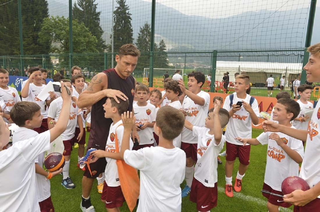 Via al ritiro per Roma e Fiorentina. Le foto dei primi allenamenti Via al ritiro per Roma e Fiorentina. Le foto dei primi allenamenti