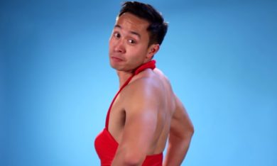 Costumi da bagno femminili, indossati da uomini