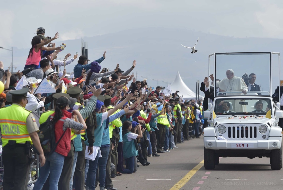 “Basta saccheggiare l’ambiente”, l’appello del Papa dall’Ecuador