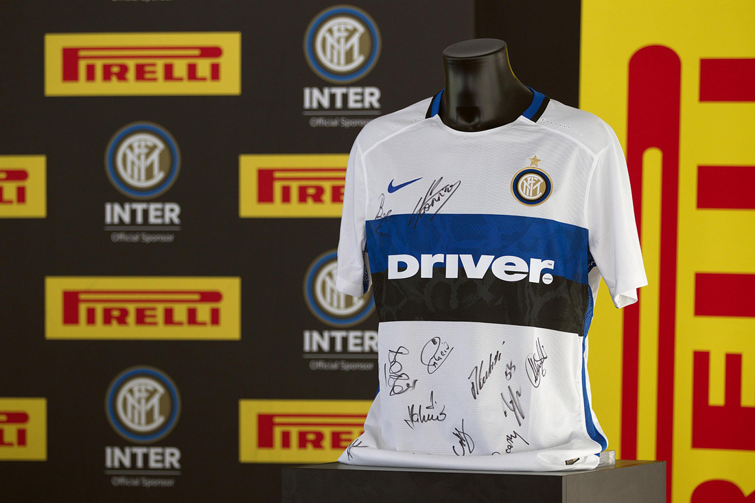 Inter, ecco la seconda maglia 2015/2016 con un altro sponsor