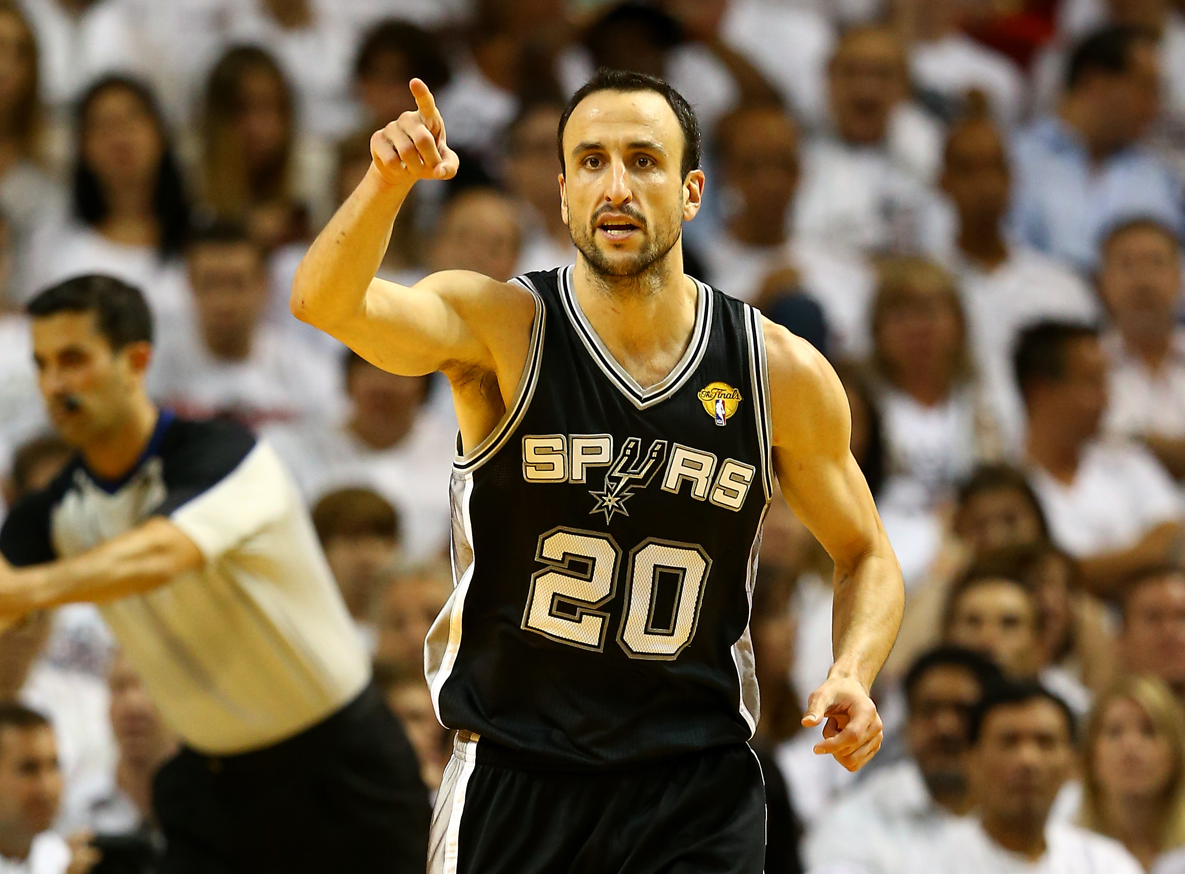 Nba, Manu Ginobili giocherà un altro anno con gli Spurs Nba, Manu Ginobili giocherà un altro anno con gli Spurs