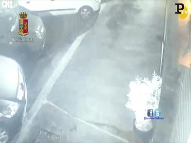 Il video della fuga dello stupratore di Roma