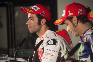 La pioggia di Silverstone lancia Rossi e fa scoprire Petrucci