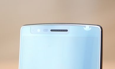 Lo smartphone con schermo flessibile che fa dimenticare il touch