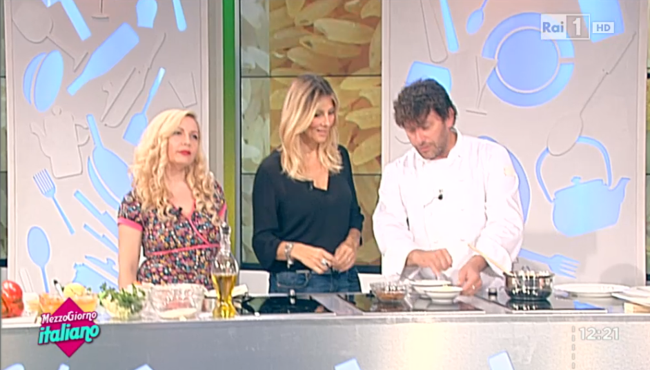 La terrificante spaccata di Lisa Fusco in diretta Tv